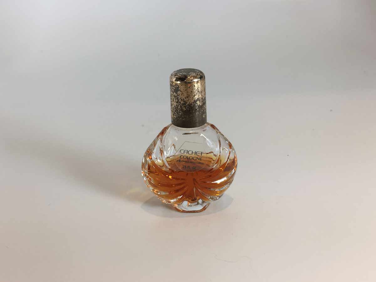 perfume-bottle-cache-vintage